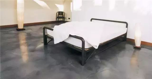 你家的哪里是水泥自流平了？明明就是水泥地好吧。